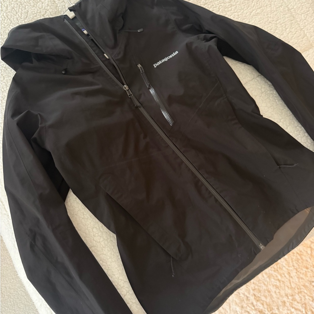 Patagonia Men's Black Raincoat